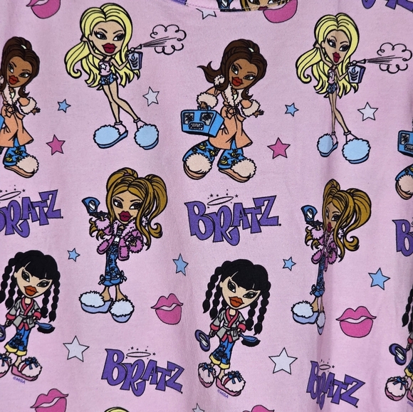 Cakeworthy x Bratz Pink AOP Cropped Pajama Top Size 4XL - Picture 3 of 6